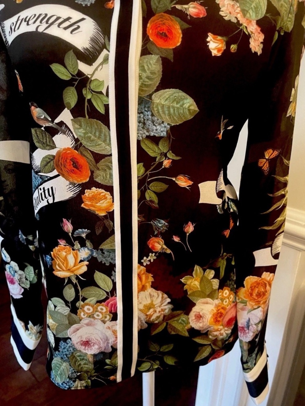 Alice+Olivia Willa Silk Blouse Sz Med In Floral Solar Strength Black NWT - Picture 14 of 14